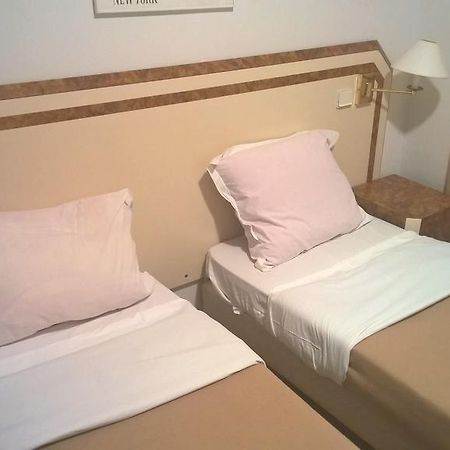 Hotel Azur Montmartre París Habitación foto